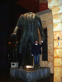 Olga mit kopflosem Lenin